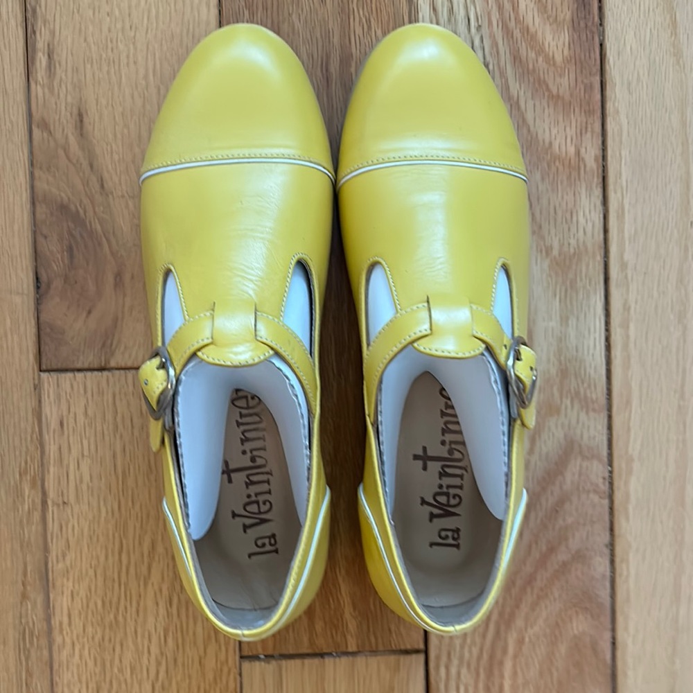 La Veinteinueve, size 36 (6), NEW yellow leather buckle strap flats